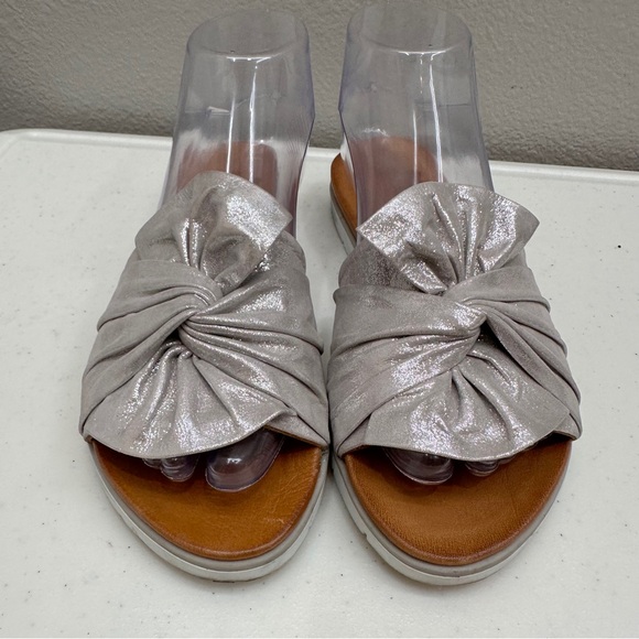 Spring Step Metallic Sandals - Picture 4 of 9